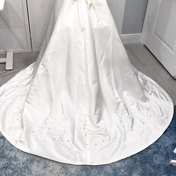 Maggie Sottero Couture A-Line Back Lace-Up White Wedding Dress - Picture 16 of 17